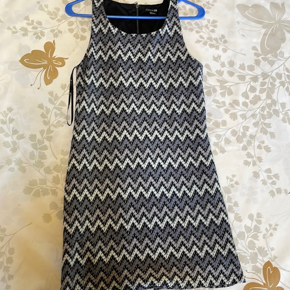 Very cute short stylish dress!